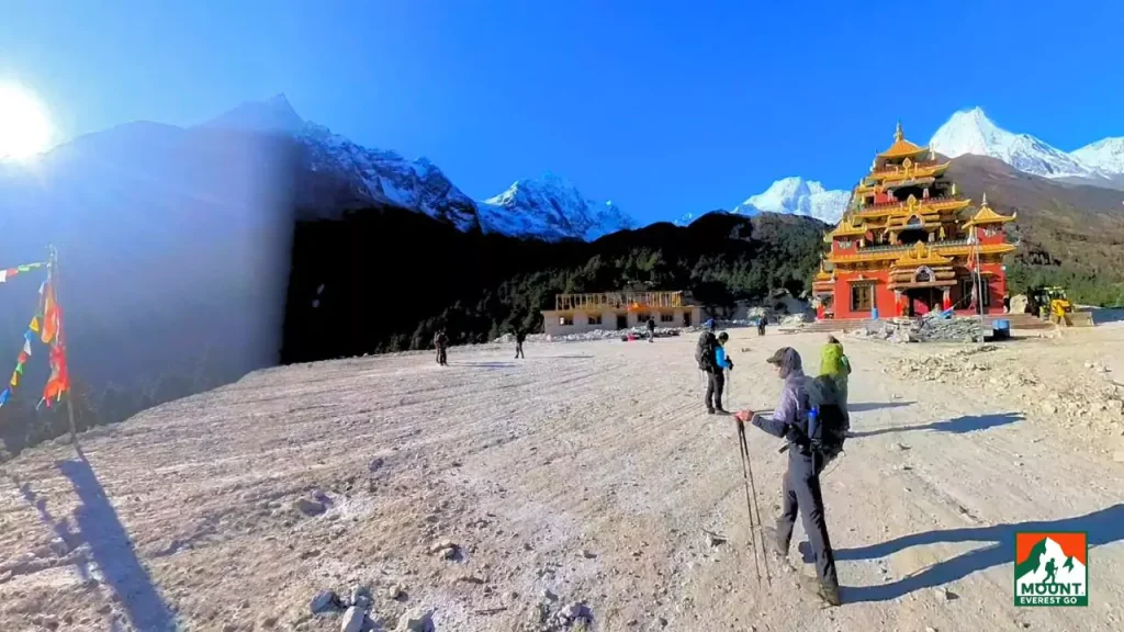 Manaslu circuit trek with tsum Valley