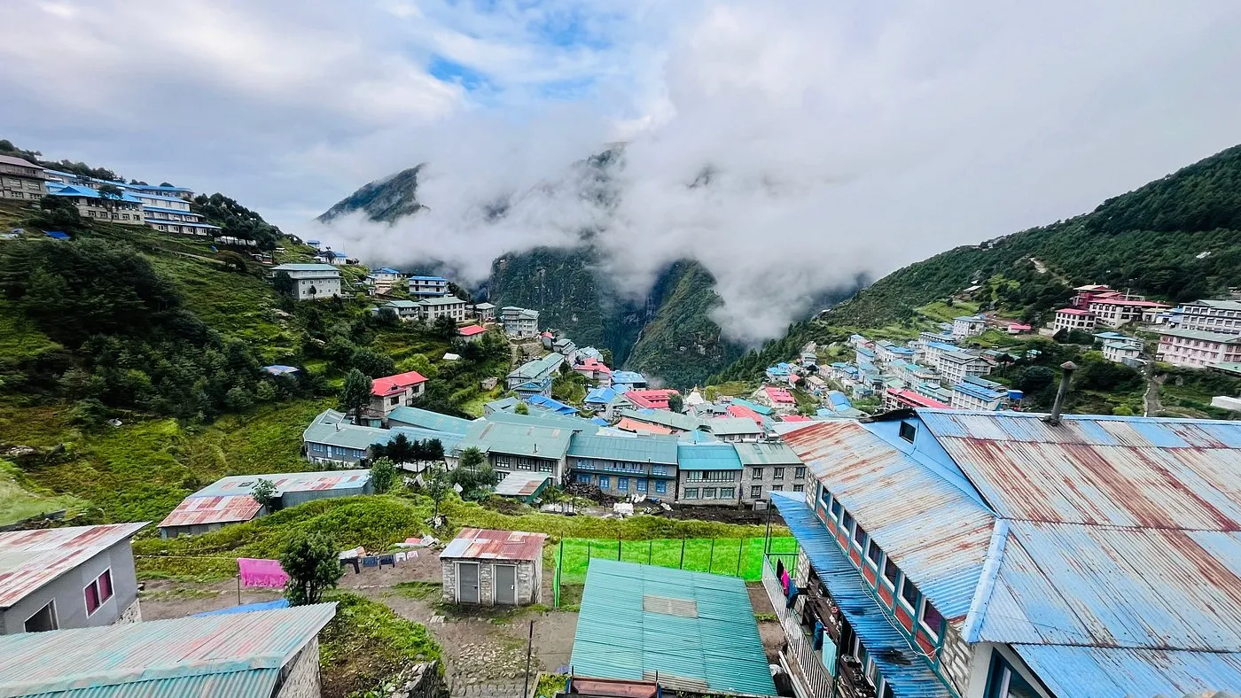 Перевал Чола с озером Гокио и базовым лагерем Эвереста