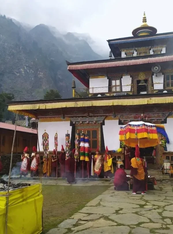 Serang Gompa Trek y Larkya La Pass Trek, Manaslu